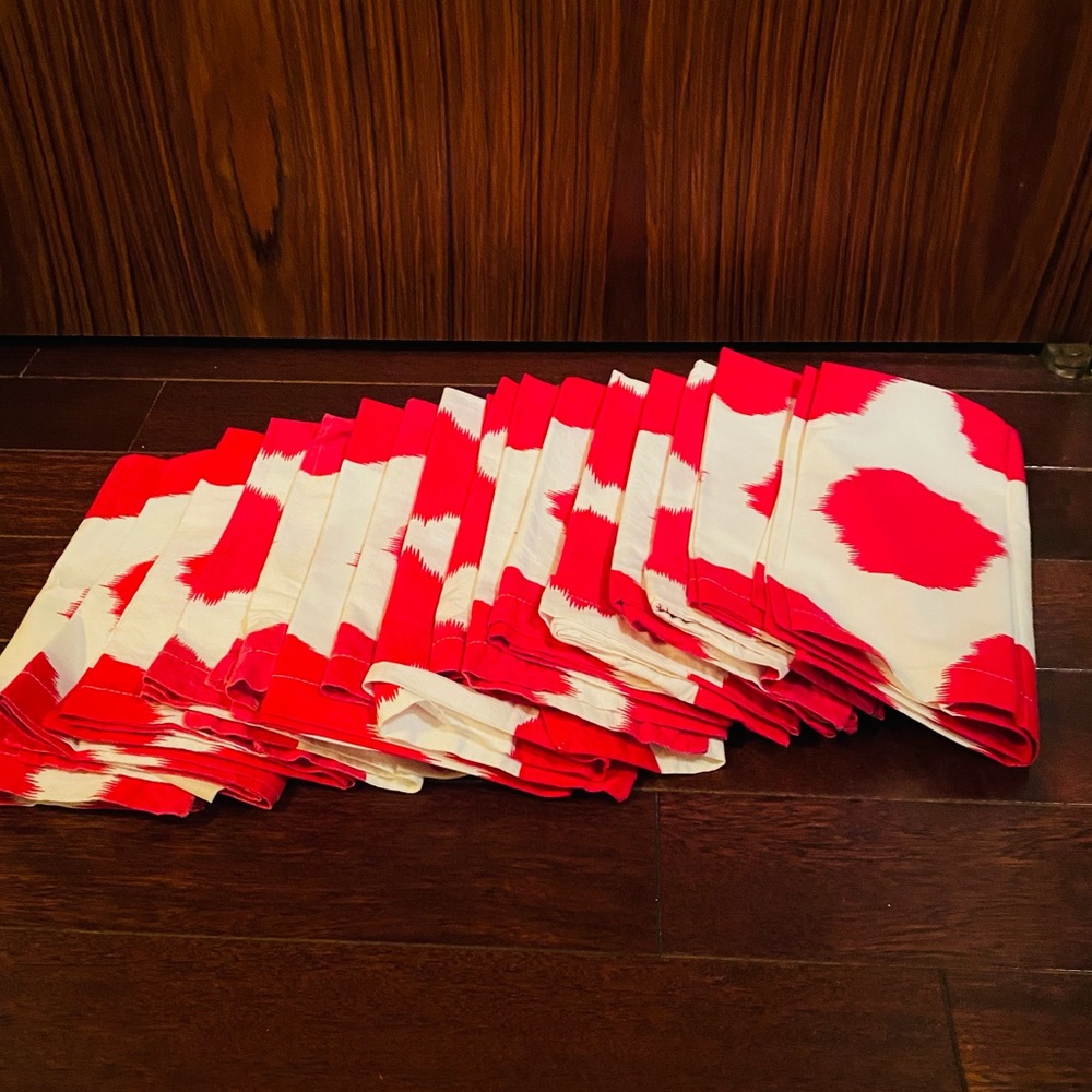 4 NWT Fete Napkins Red and White 20” x 20” 100% Cotton
